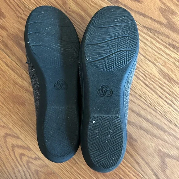 Shoes/Slippers - Picture 2 of 2